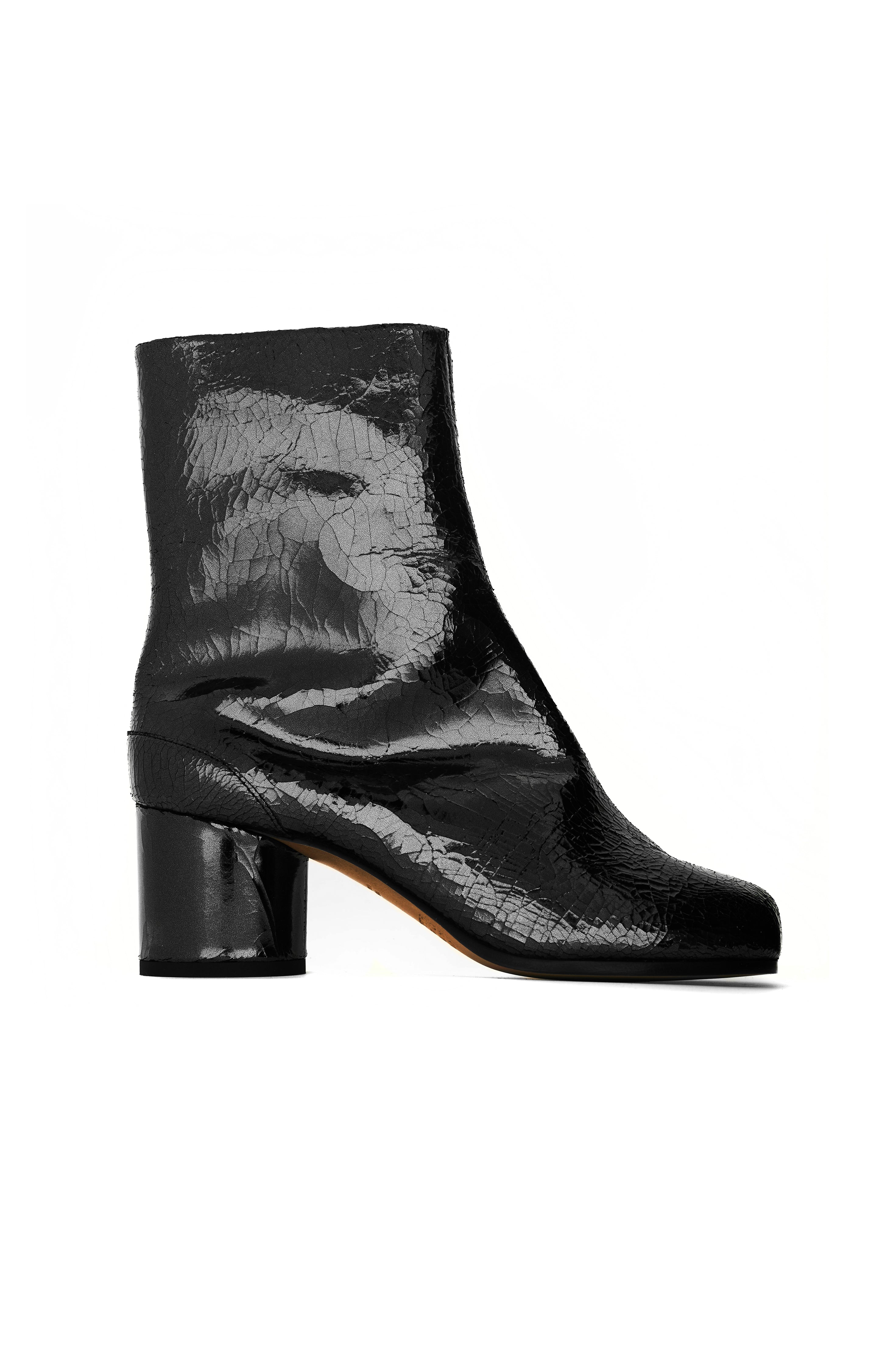 Maison Margiela Tabi Ankle Boots H60 In Crackled Leather Black 10778