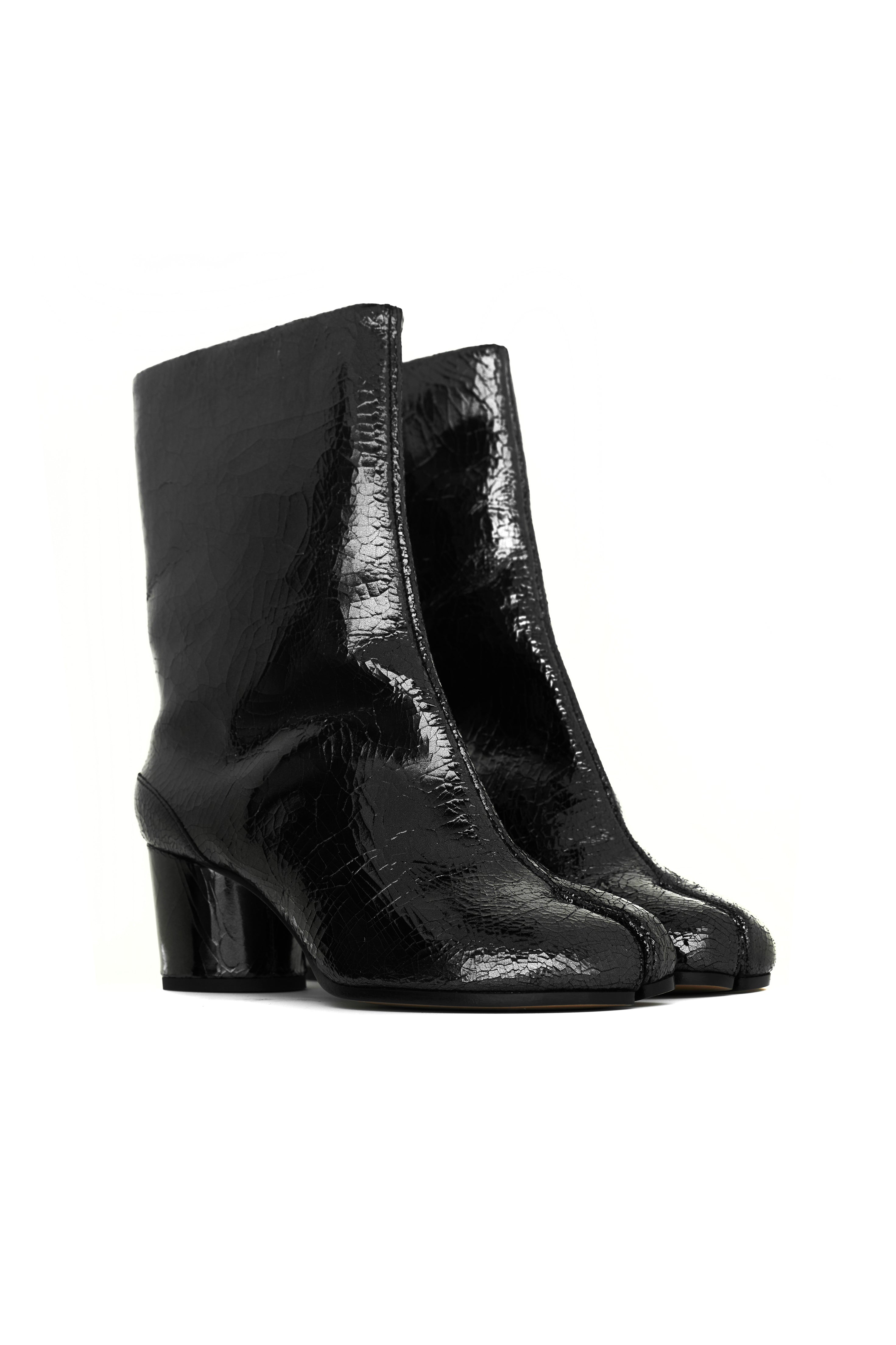 Maison Margiela Tabi Ankle Boots H60 In Crackled Leather Black 10780