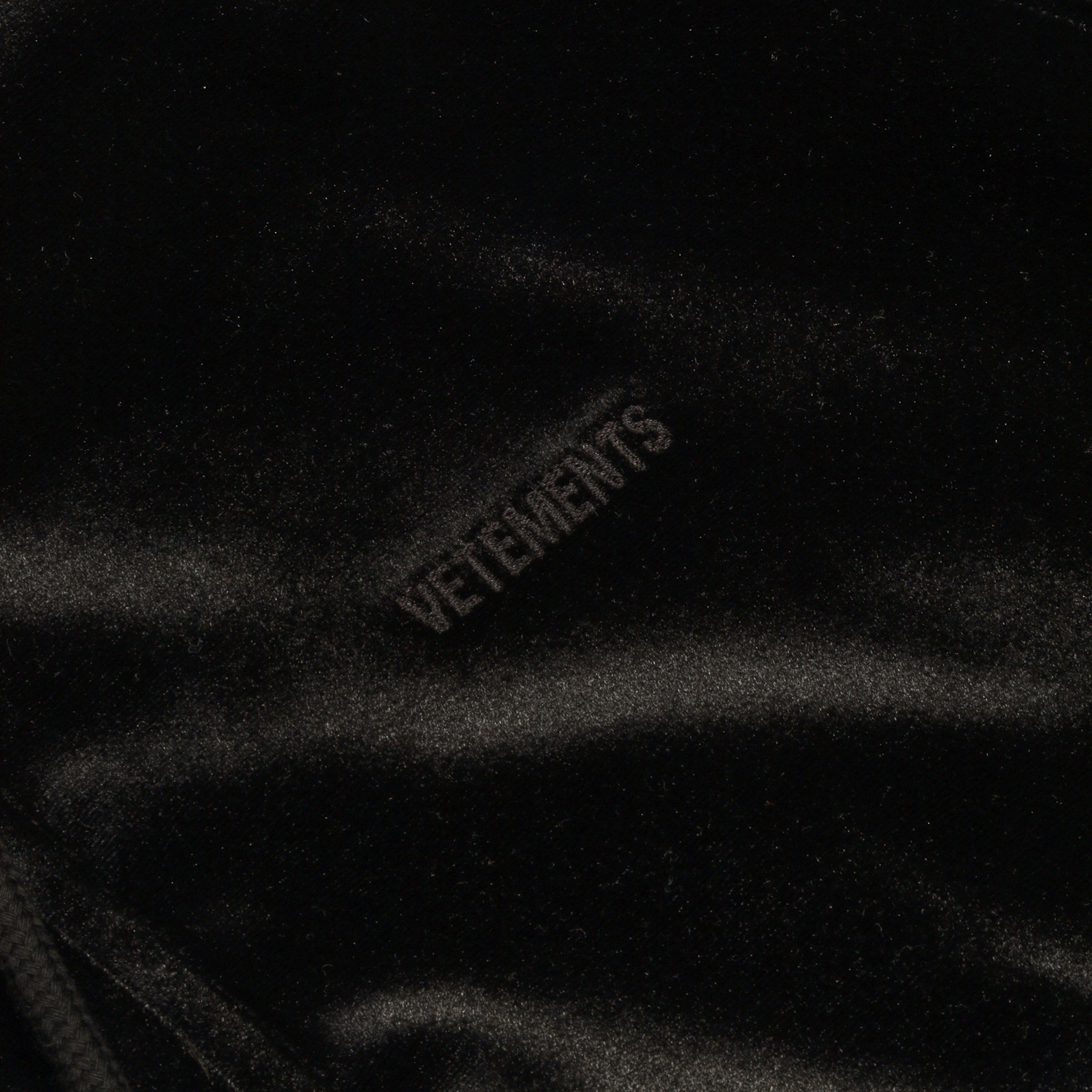 VETEMENTS Velvet Rounded Shoulder Zip-Up Hoodie Black